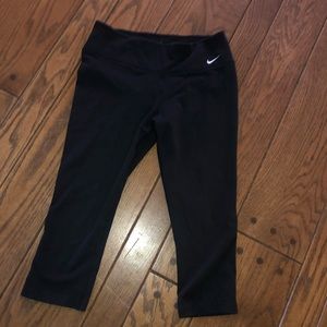 NIKE DRI-FIT crop leggings